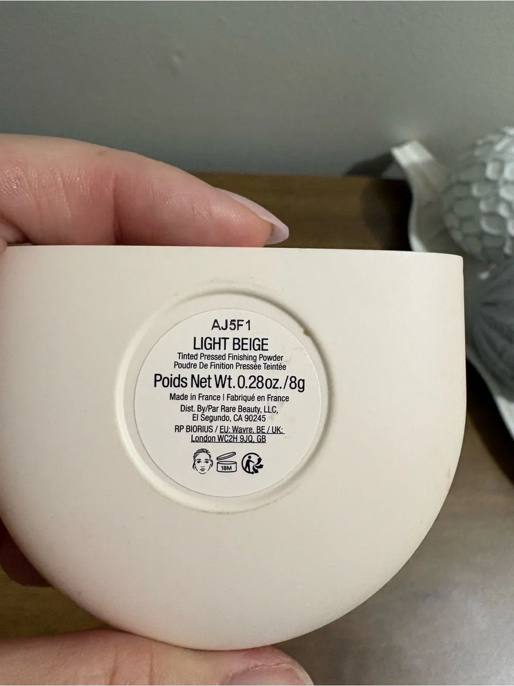 Rare Beauty True to Myself Tinted Pressed Finishing Powder - Light Beige